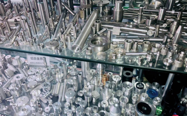 车铣加工样1号板展柜实拍